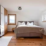 Aparthotel Bergrast - Charming Countryhouse&summercard 4*