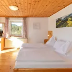 Aparthotel Bergrast - Charming Countryhouse&summercard