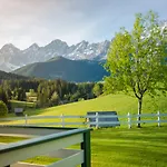 Bergrast - Charming Countryhouse&summercard Aparthotel