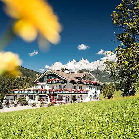 Aparthotel Landhaus Bergrast - Charming Countryhouse & Summercard 4*