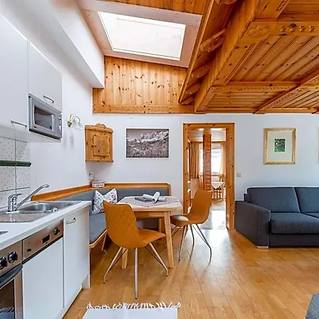 Aparthotel Landhaus Bergrast - Charming Countryhouse & Summercard 4*