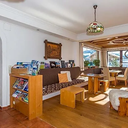Landhaus Bergrast - Charming Countryhouse & Summercard Aparthotel 4*