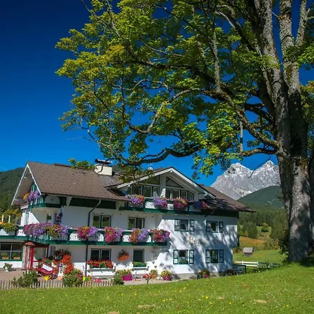 Landhaus Bergrast - Charming Countryhouse & Summercard 4* Ramsau am Dachstein