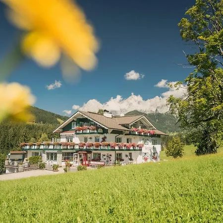 Landhaus Bergrast - Charming Countryhouse & Summercard Aparthotel 4*
